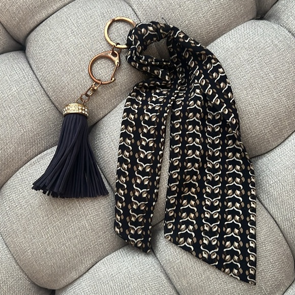 Navy Blue Pinted Scarf and Tassel Keychain - Picture 4 of 4